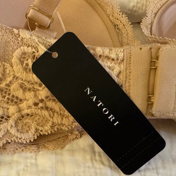 NWT 32D Natori Lace Trim Beige Bra “Feathers” style - Picture 6 of 10